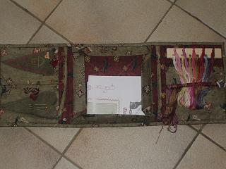 pochette broderie ouverte